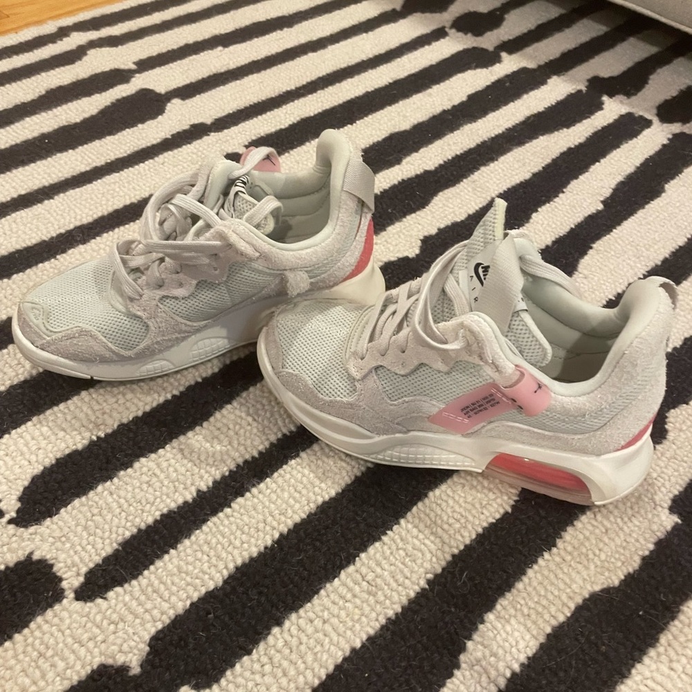 Nike Jordan Sneakers barely worn super comfy pink and grey super cute - Picture 2 of 7